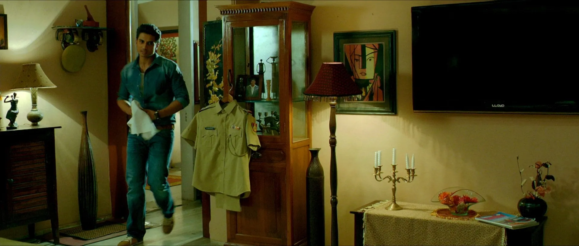 Boss 2013 Hindi Dual Audio WEB-DL 720p – 480p- 1080p screenshot 1