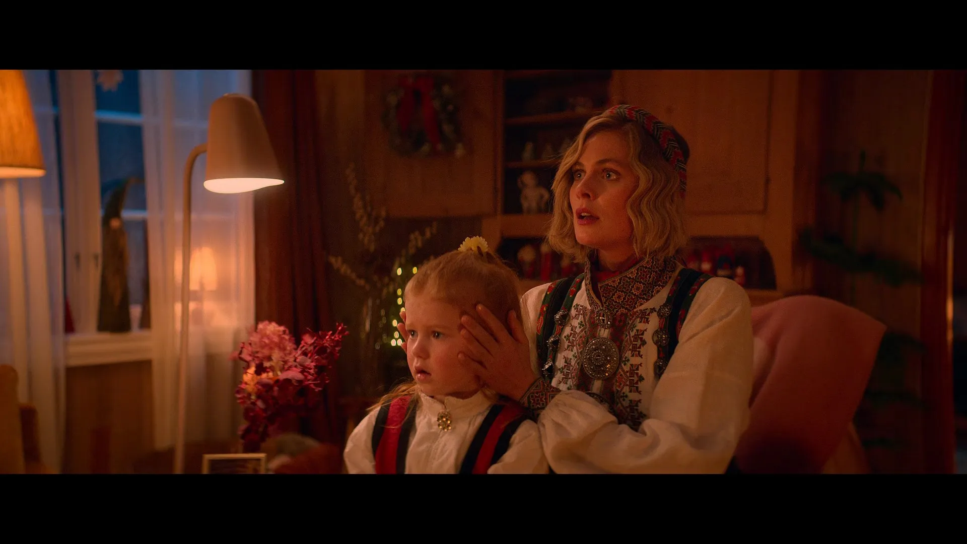 Christmas As Usual 2023 Hindi – English Dual Audio WEB-DL 720p – 480p – 1080p screenshot 5