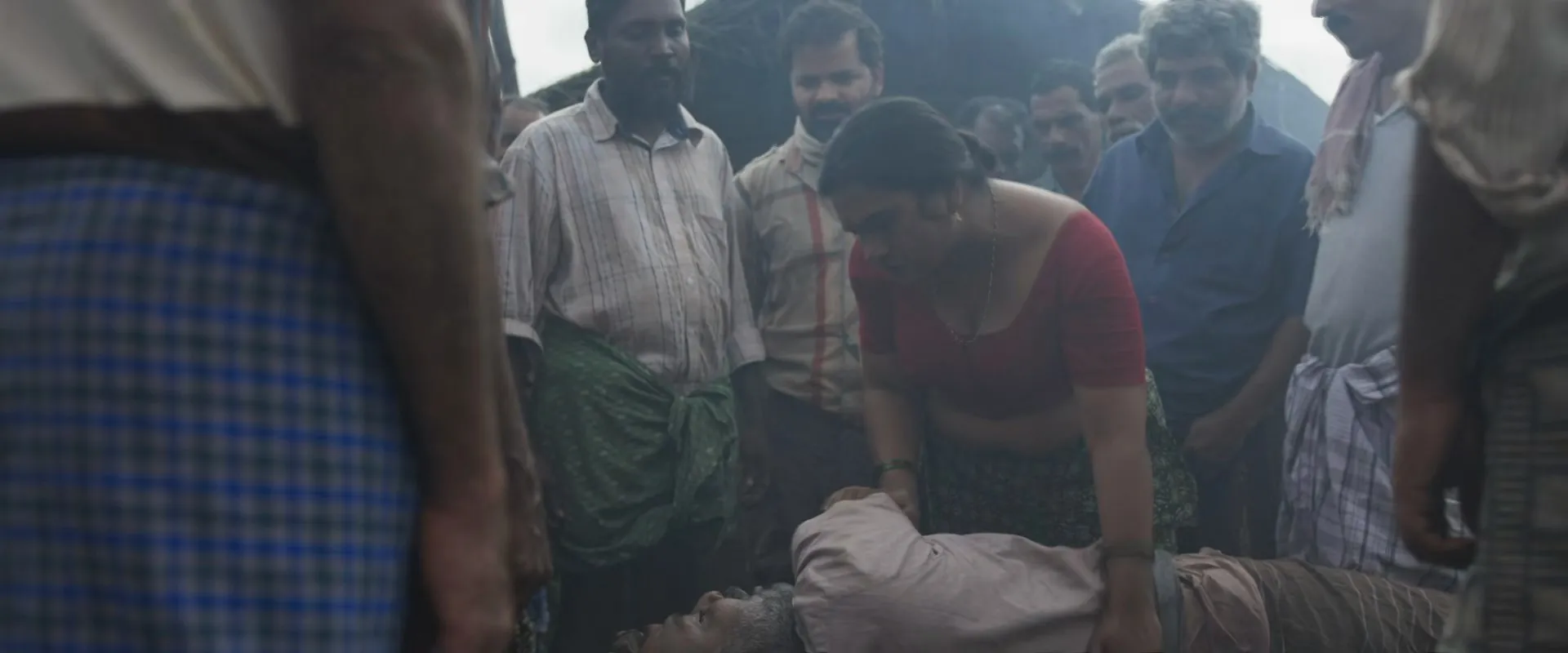 Churuli 2021 Hindi – Malayalam Dual Audio WEB-DL 720p – 480p – 1080p screenshot 4