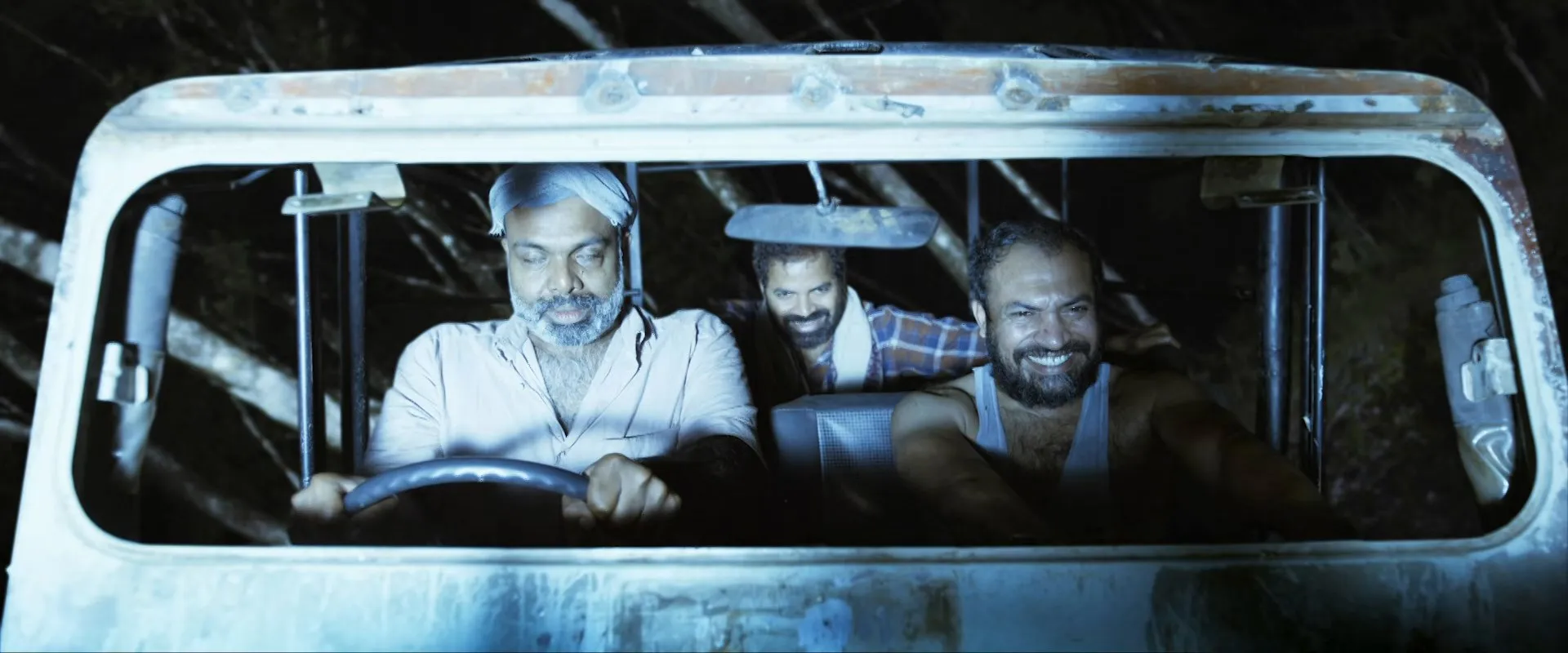 Churuli 2021 Hindi – Malayalam Dual Audio WEB-DL 720p – 480p – 1080p screenshot 5
