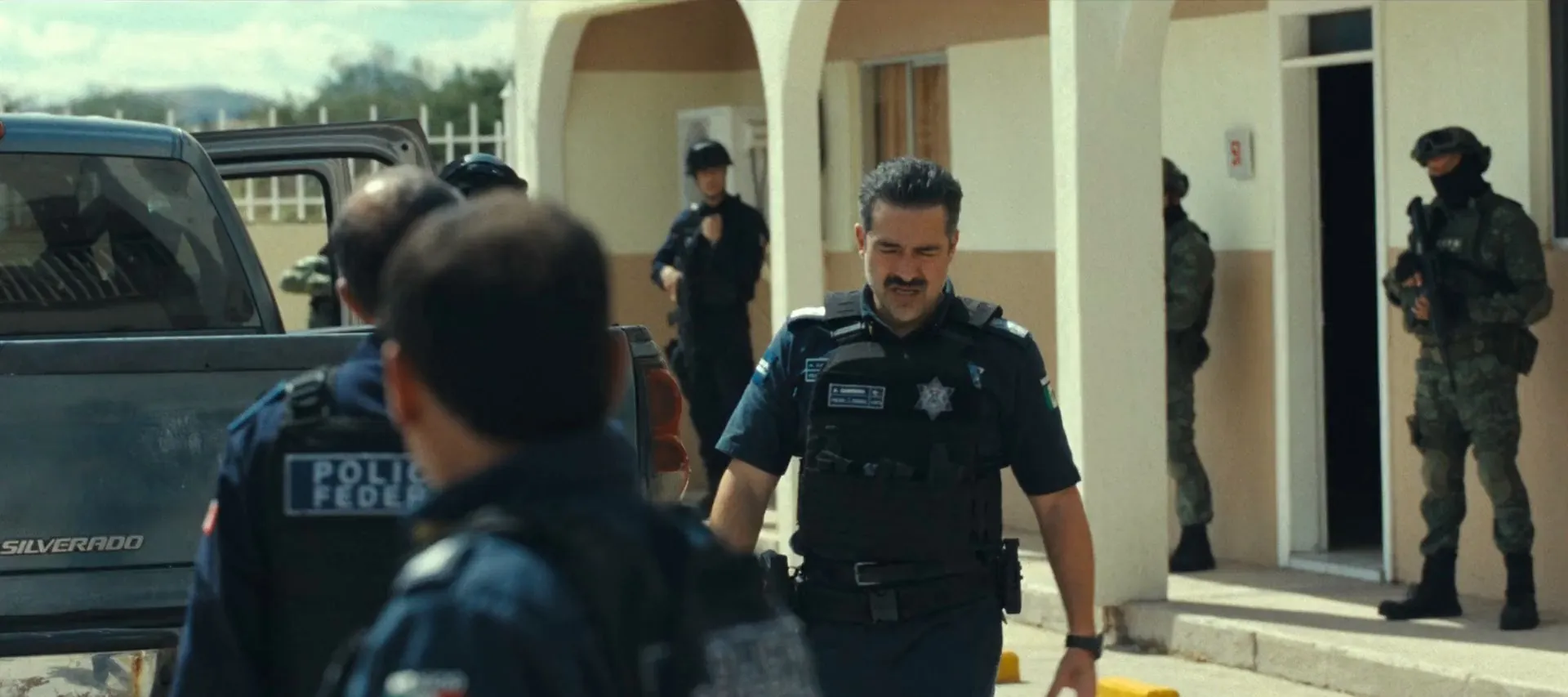 Facing El Chapo 2026 Hindi – English Dual Audio WEB-DL 720p – 480p – 1080p screenshot 5