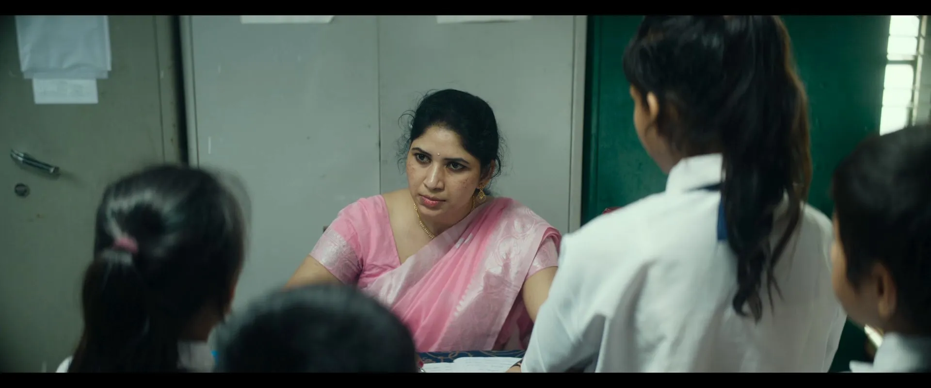 Honey 2026 Hindi – Telugu Dual Audio WEB-DL 720p – 480p – 1080p screenshot 5