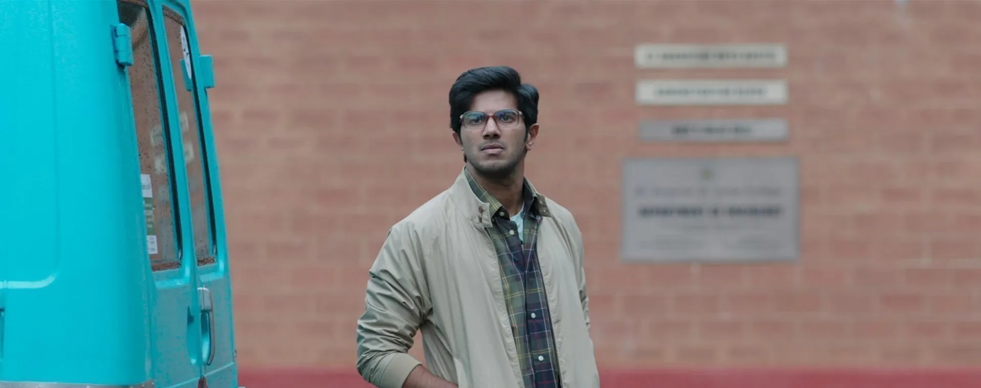 Karwaan 2018 Hindi Dual Audio WEB-DL 720p – 480p – 1080p screenshot 2