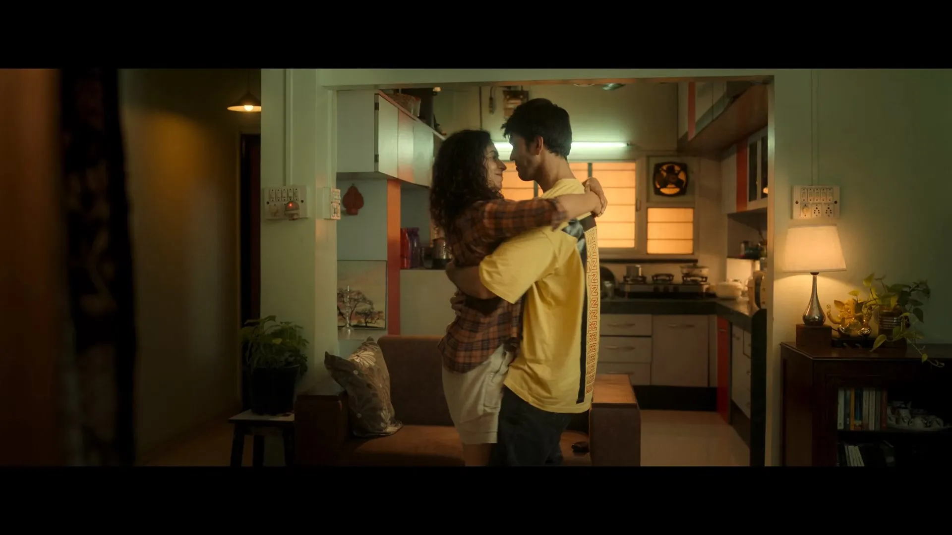 Toh Ti Ani Fuji 2026 Hindi – Marathi Dual Audio WEB-DL 720p – 480p – 1080p screenshot 1