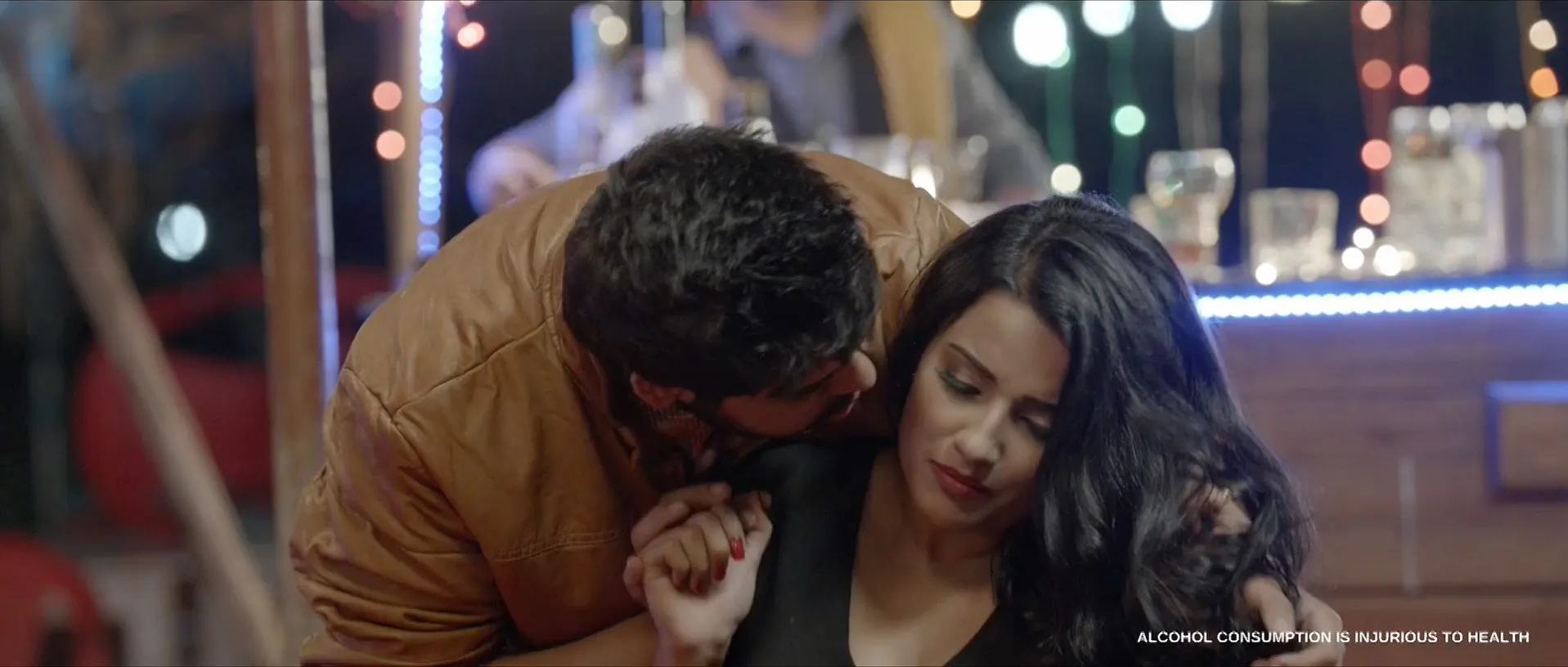 Mrs Scooter 2015 Hindi Dual Audio WEB-DL 720p – 480p – 1080p screenshot 3