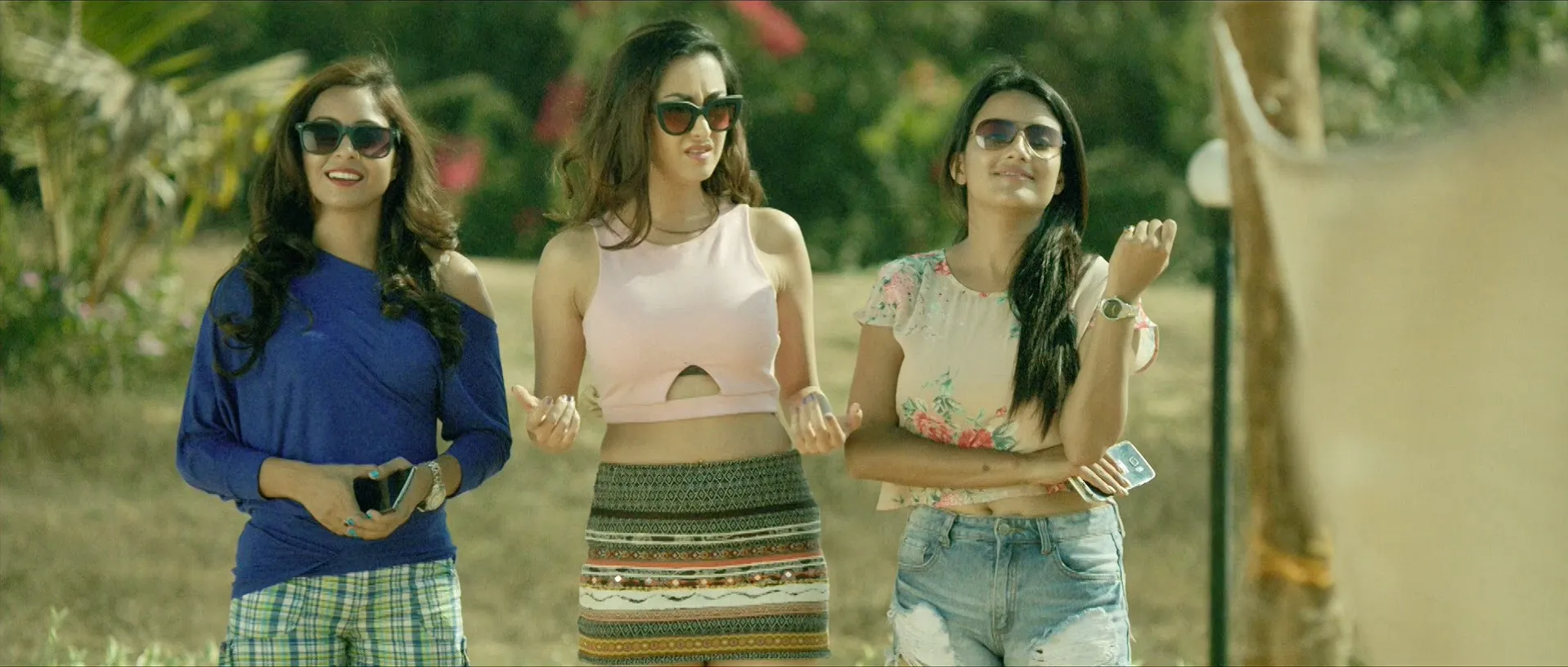Mrs Scooter 2015 Hindi Dual Audio WEB-DL 720p – 480p – 1080p screenshot 5