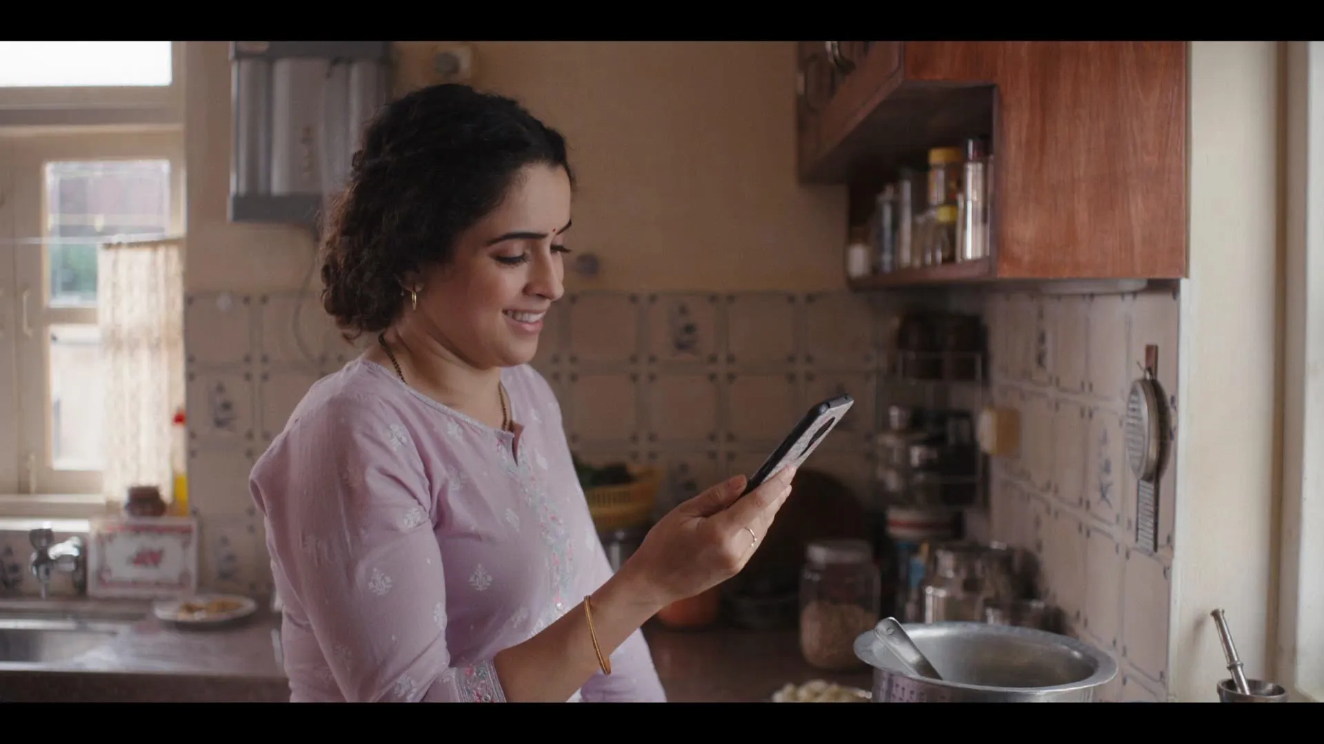 Mrs .2023 Hindi Dual Audio WEB-DL 720p – 480p – 1080p screenshot 3