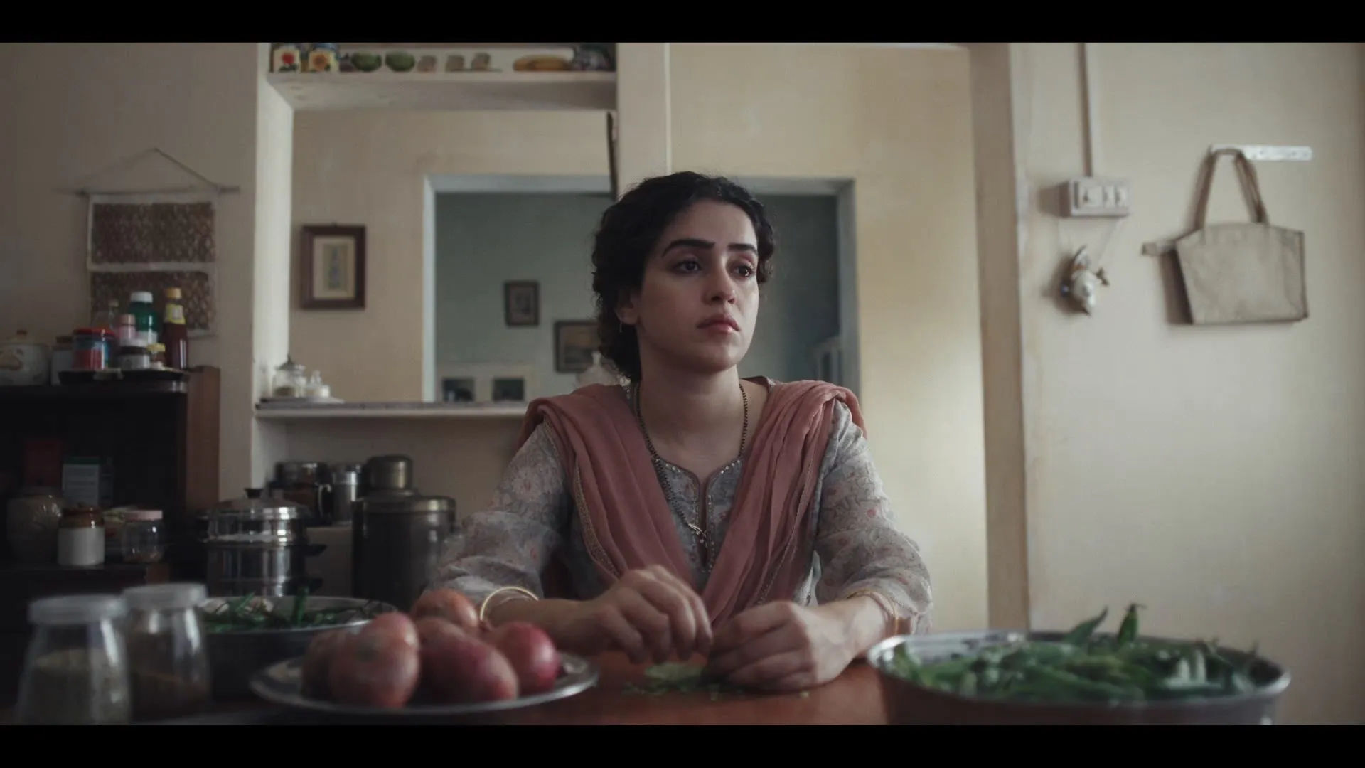 Mrs .2023 Hindi Dual Audio WEB-DL 720p – 480p – 1080p screenshot 5