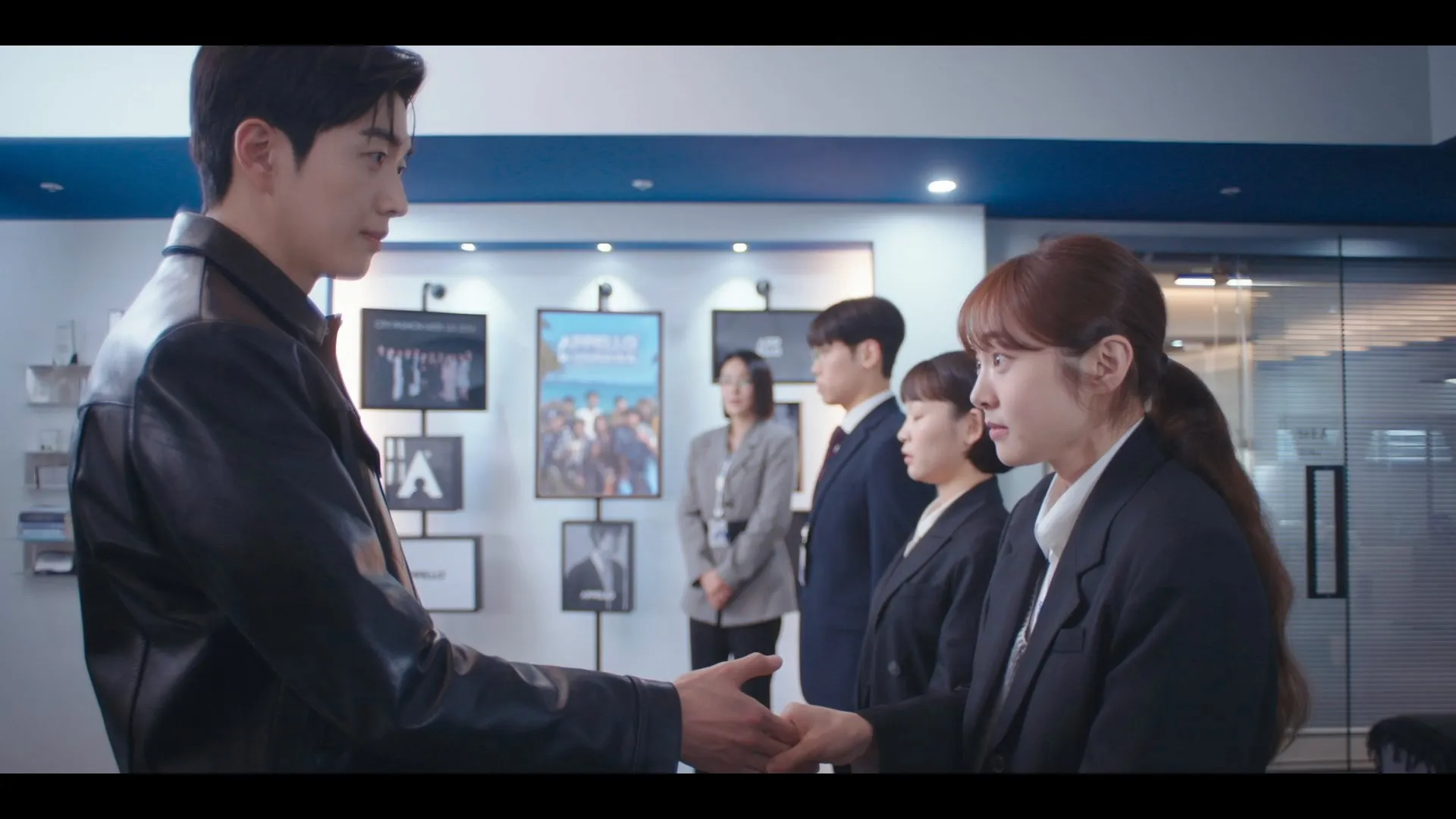 My Bias, My Boss 2026 Season 1 Hindi – Korean Dual Audio WEB-DL 720p – 480p – 1080p [EP – 11 ADDED] screenshot 4
