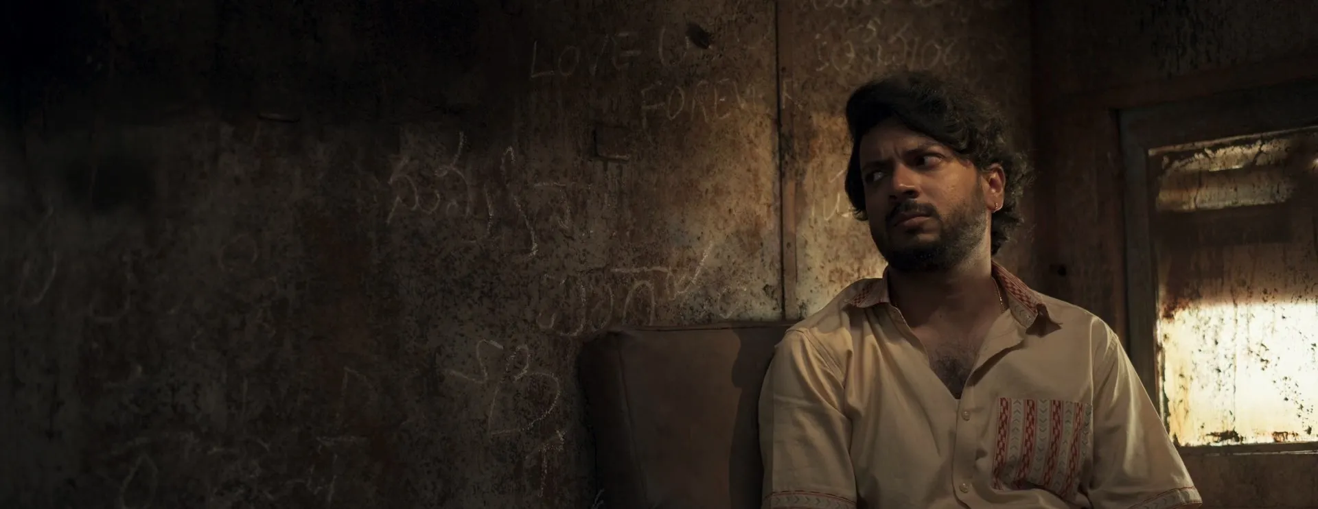 Paradha 2025 Hindi – Telugu Dual Audio WEB-DL 720p – 480p – 1080p screenshot 1