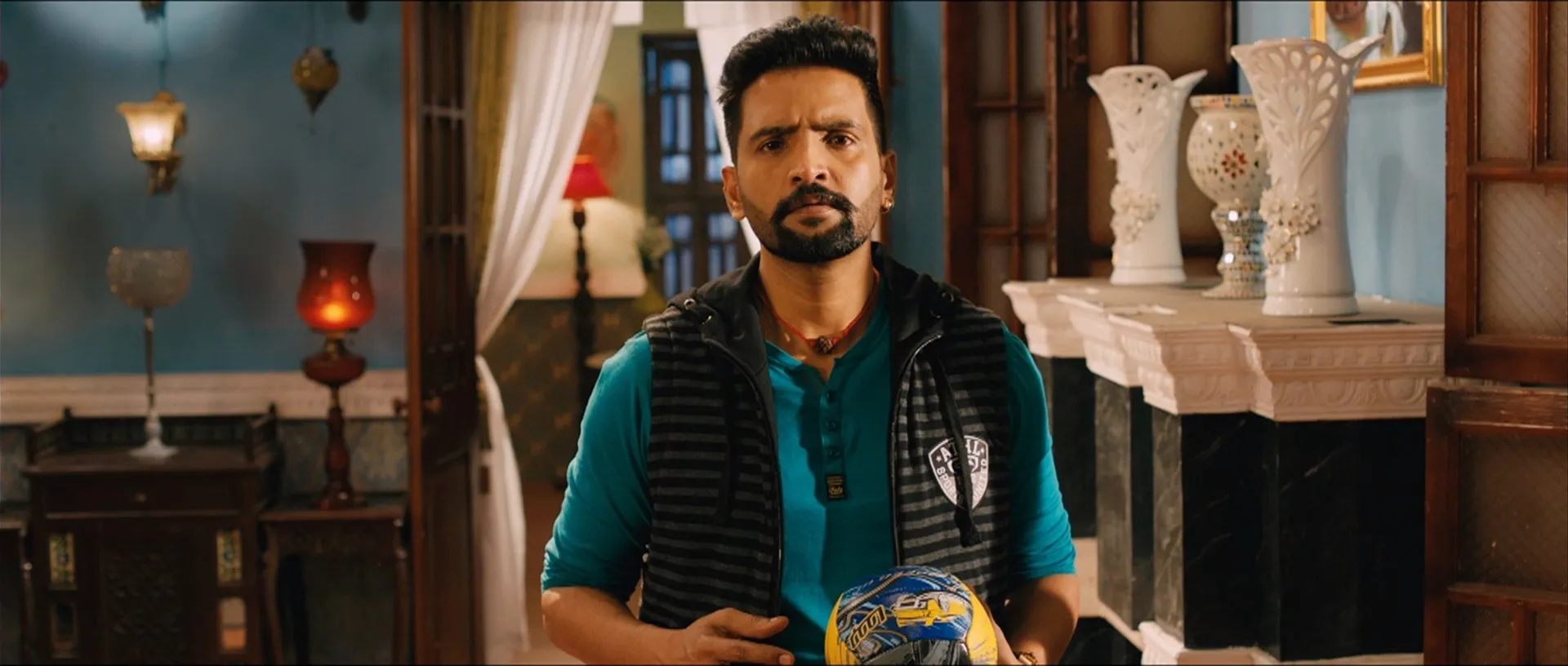 Raj Mahal 3 (Dhilluku Dhuddu) 2016 Hindi – Tamil Dual Audio WEB-DL 720p – 480p – 1080p screenshot 3