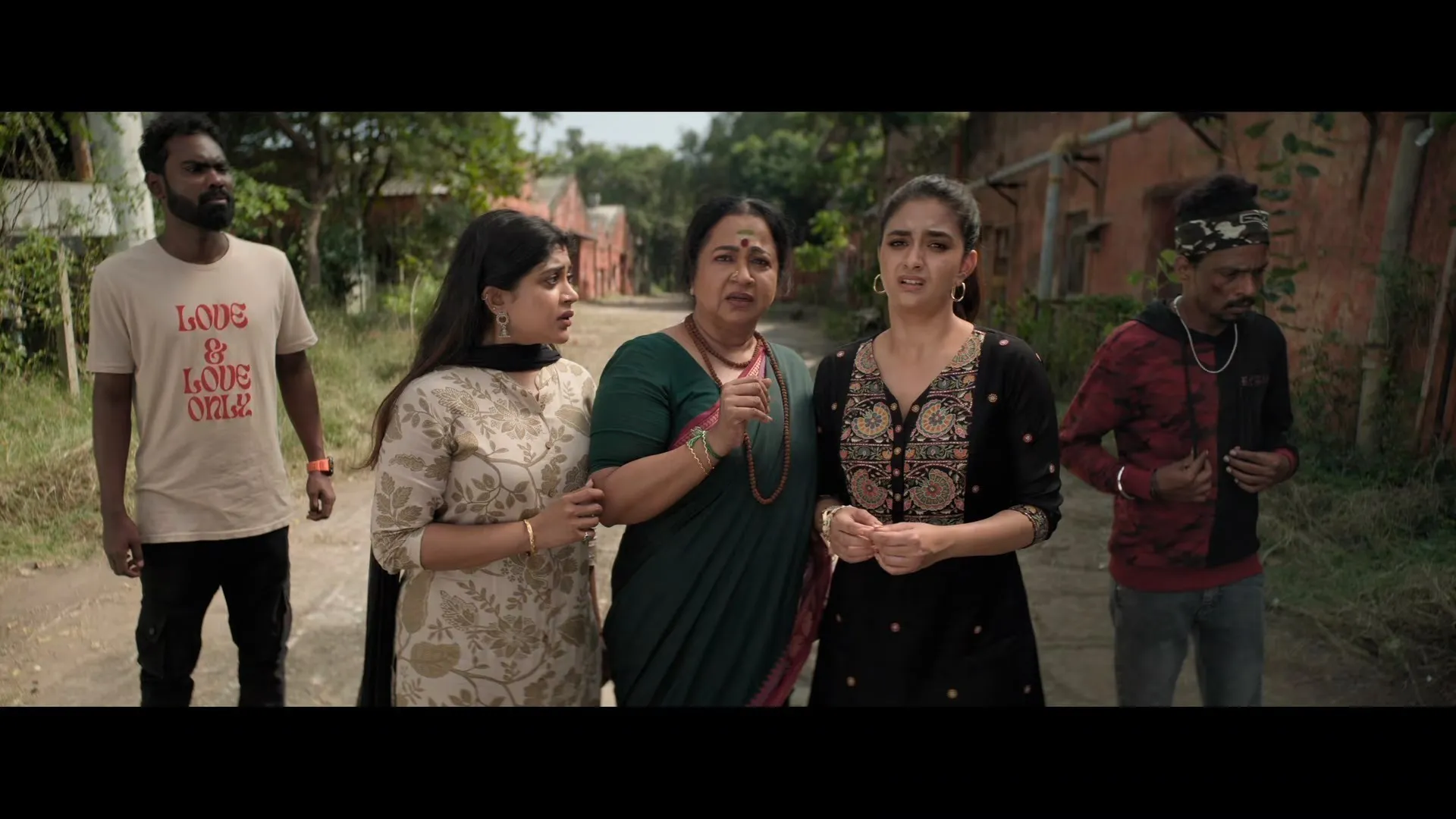 Revolver Rita 2025 Hindi – Tamil Audio WEB-DL 720p – 480p – 1080p screenshot 5