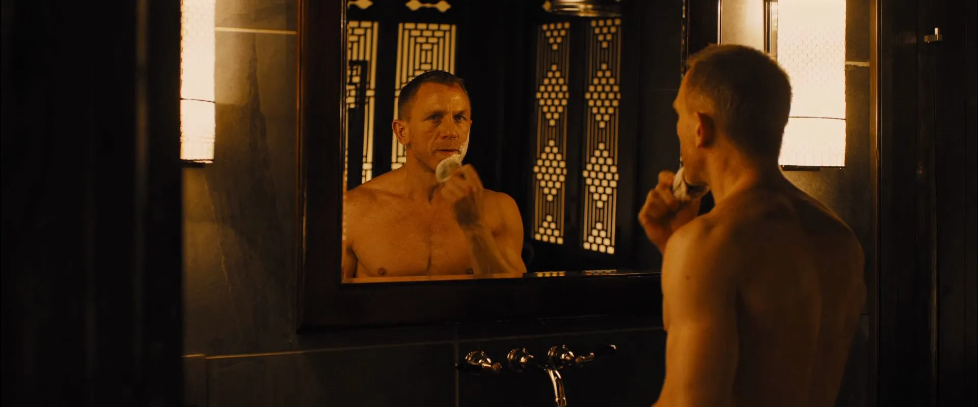 Skyfall: Shooting Bond 2012 Hindi Dual Audio WEB-DL 720p – 480p – 1080p screenshot 4