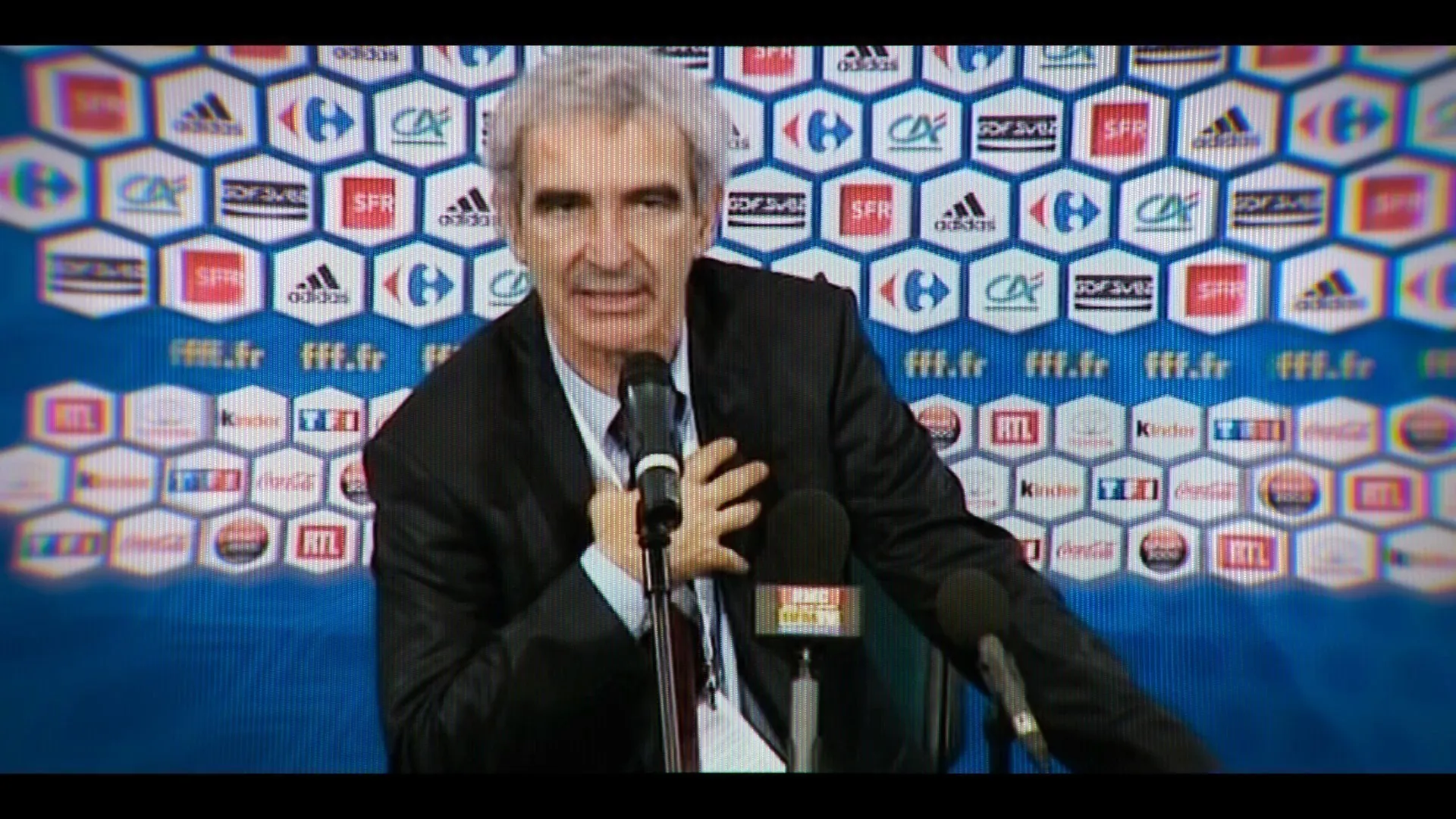 The Bus: A French Football Mutiny 2026 Hindi – French Audio WEB-DL 720p – 480p – 1080p screenshot 1