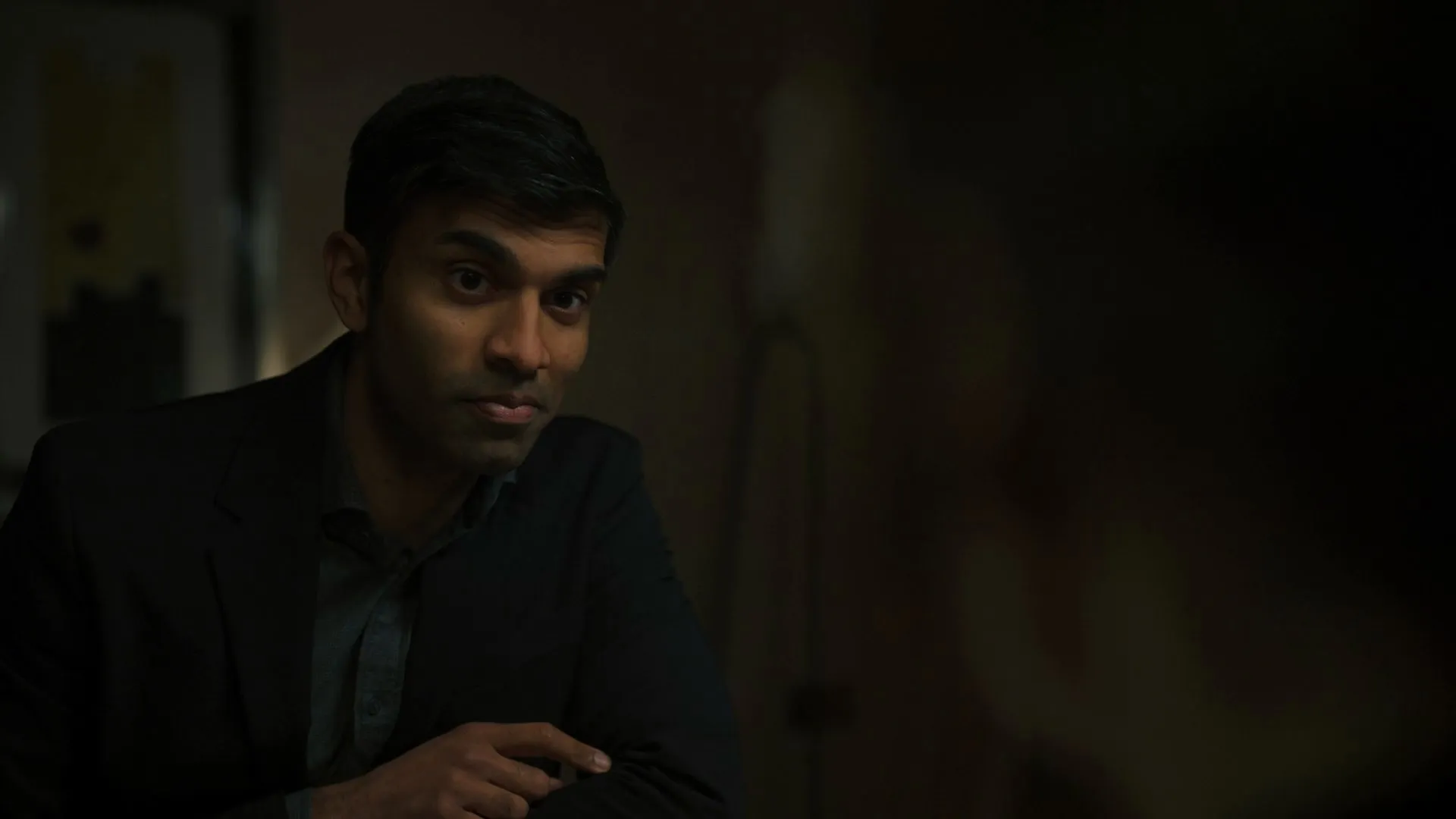 The Devil’s Hour 2024 Season 02 Hindi – English Audio WEB-DL 720p – 480p – 1080p [ALL EPISODES] screenshot 6
