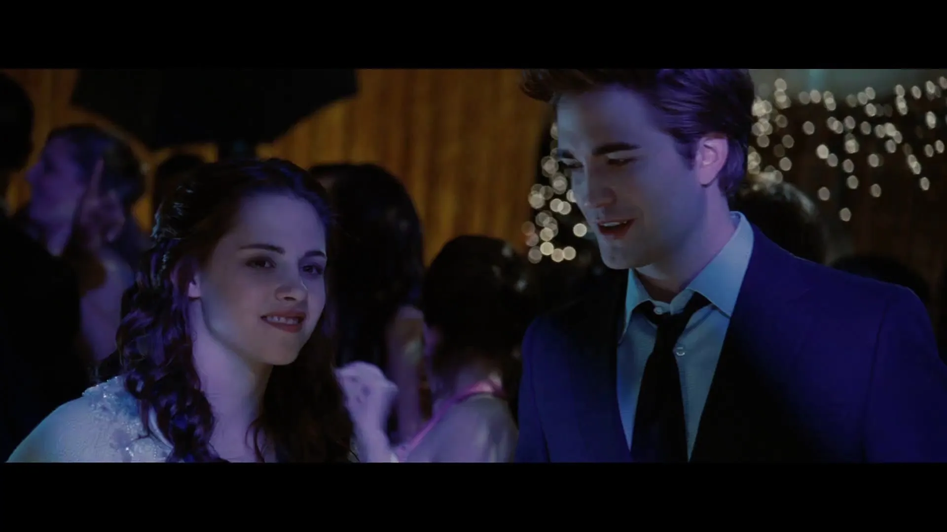 Twilight 2008 Hindi – English Dual Audio WEB-DL 720p – 480p – 1080p screenshot 5