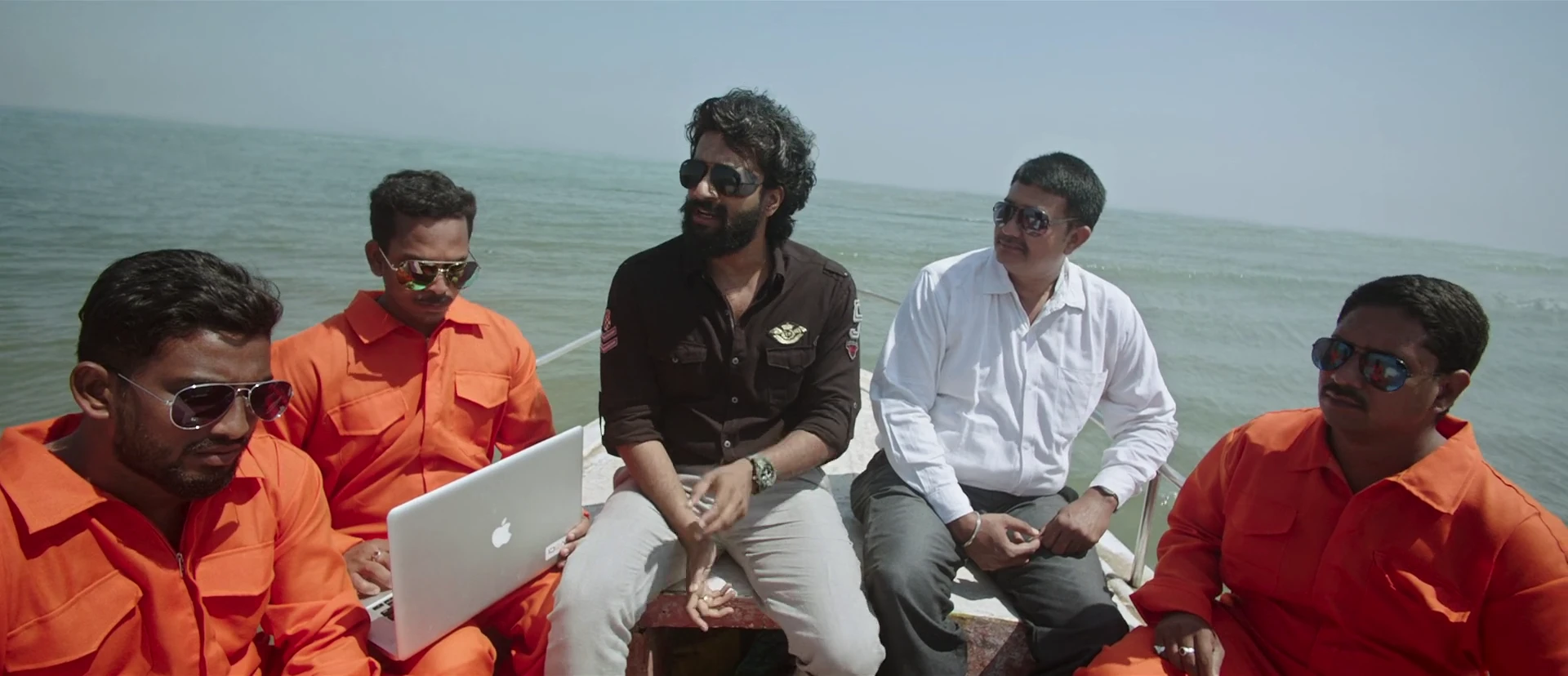 Bluff Master 2018 Hindi Dual Audio WEB-DL 720p – 480p – 1080p screenshot 3