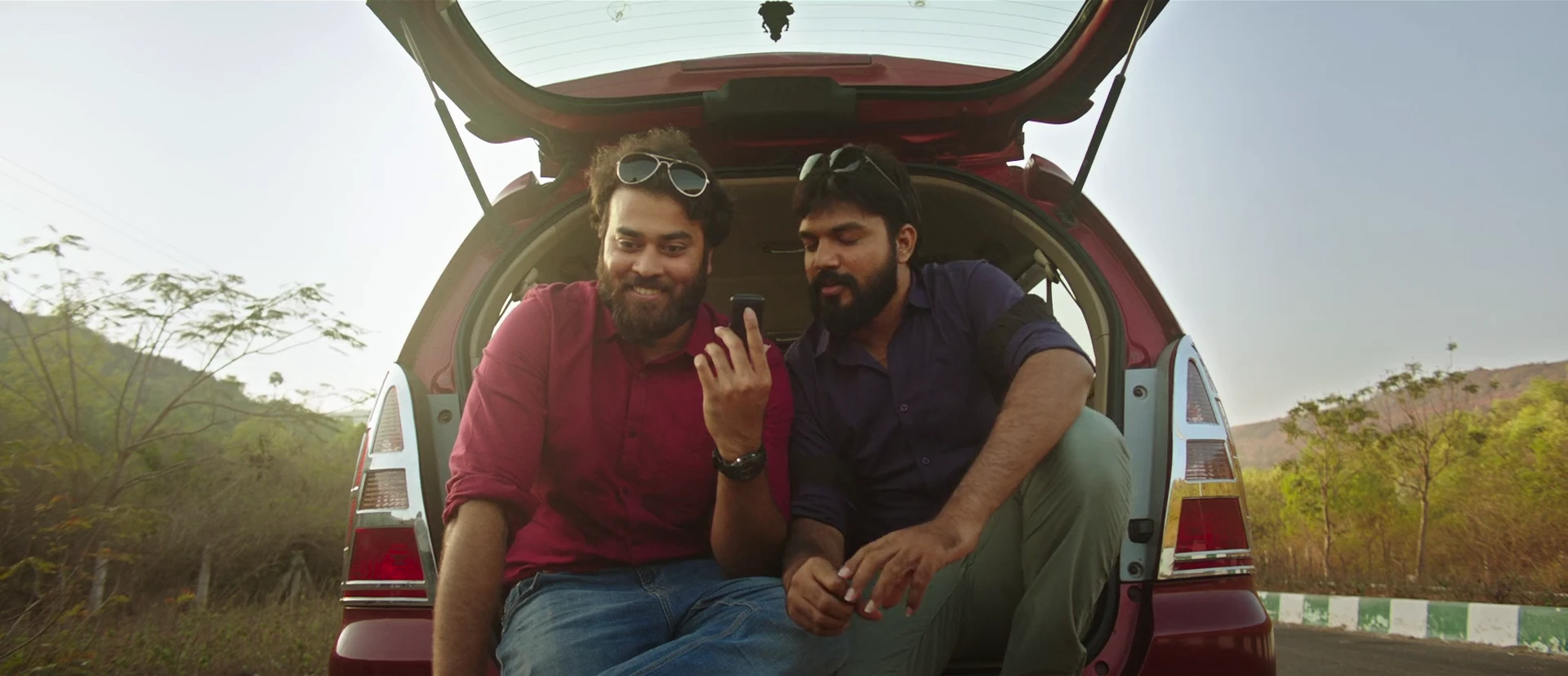 Bluff Master 2018 Hindi Dual Audio WEB-DL 720p – 480p – 1080p screenshot 4