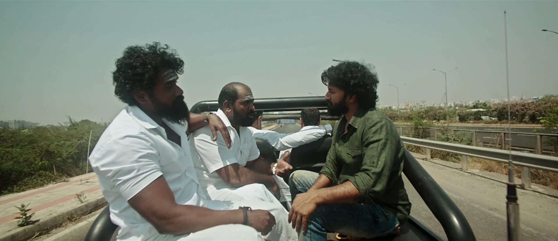 Bluff Master 2018 Hindi Dual Audio WEB-DL 720p – 480p – 1080p screenshot 5