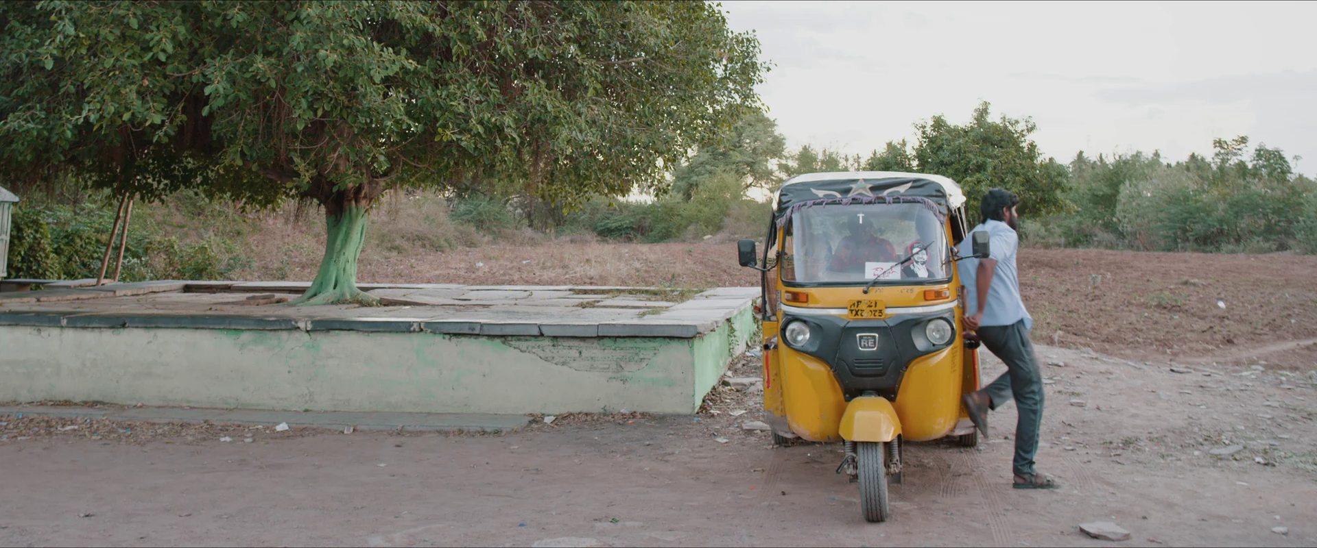Cocoons 2026 Telugu Audio WEB-DL 720p – 1080p screenshot 1
