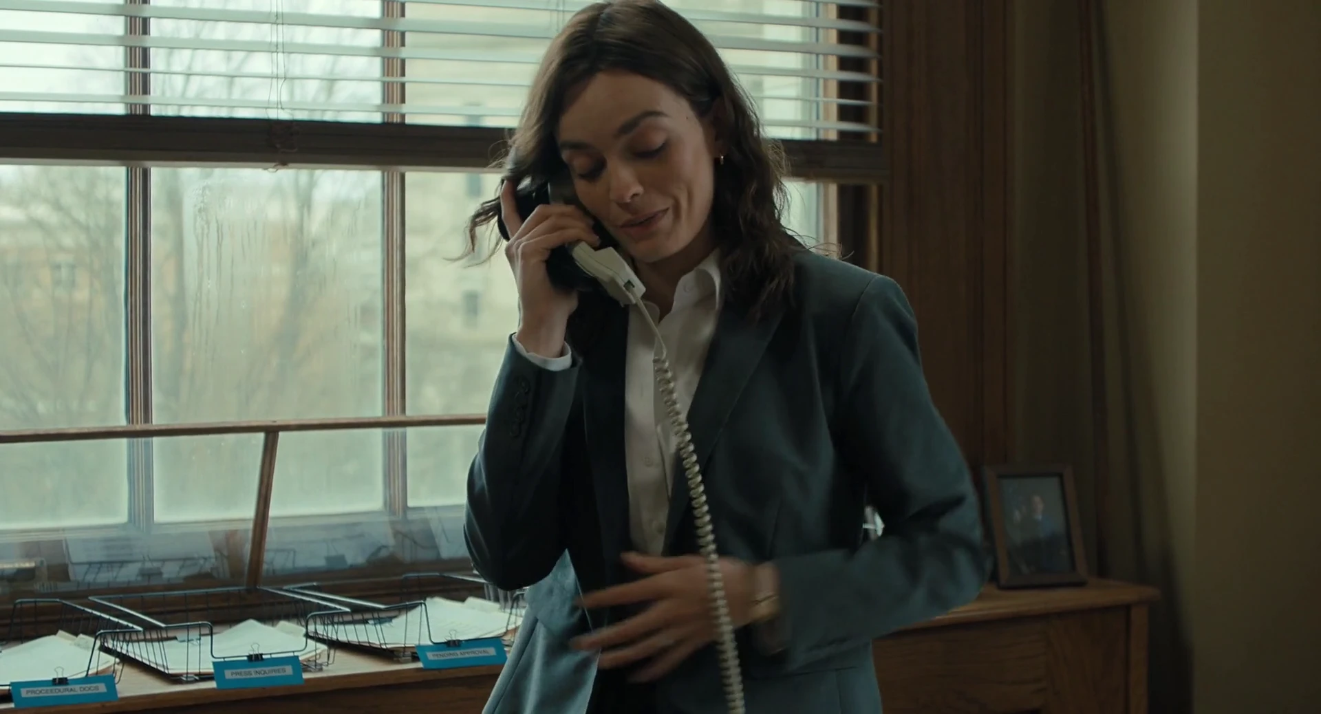 Ella McCay 2025 English Audio WEB-DL 720p – 480p – 1080p screenshot 2