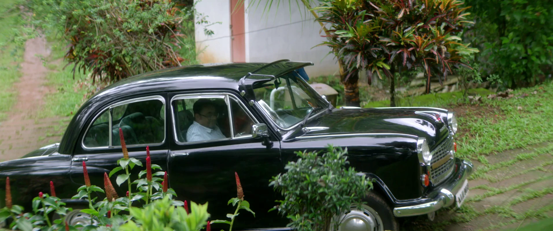 Her 2026 Tamil Audio WEBRip 720p – 480p – 1080p screenshot 5