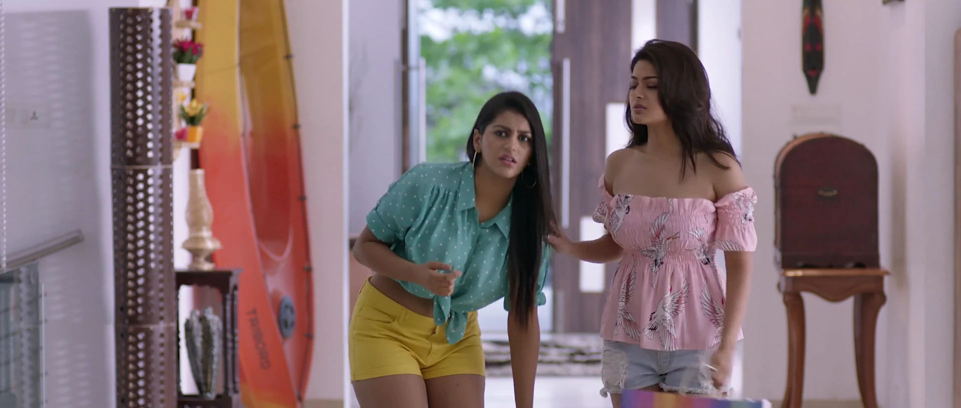Iruttu Araiyil Murattu Kuthu 2018 Hindi Dual Audio WEB-DL 720p – 480p – 1080p screenshot 3