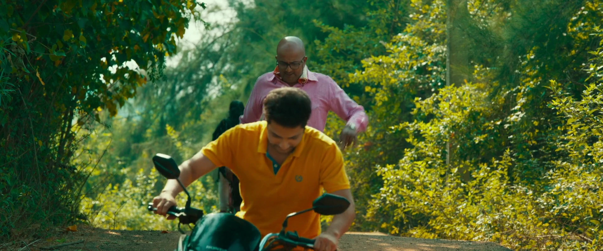 Kurla to Vengurla 2025 Marathi Audio WEB-DL 720p – 480p – 1080p screenshot 4