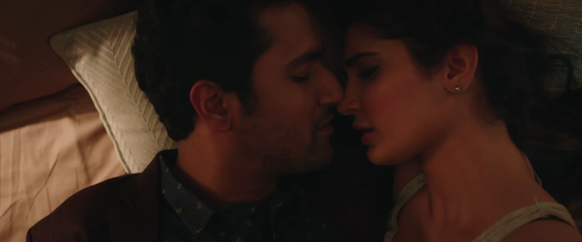 Love Per Square Foot 2018 Hindi Audio WEB-DL 720p – 480p – 1080p screenshot 3