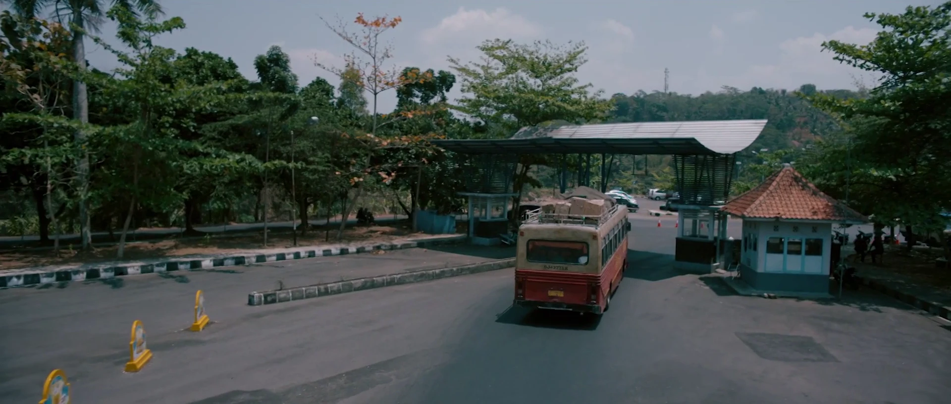 Night Bus 2017 Hindi Audio WEB-DL 720p – 480p – 1080p screenshot 1