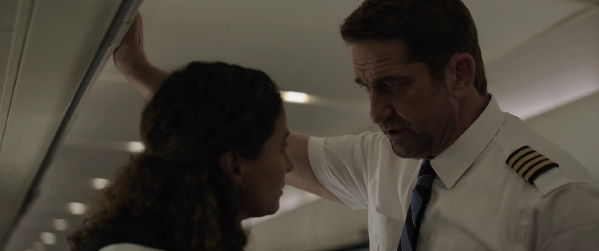 Plane 2023 Hindi Dual Audio WEB-DL 720p – 480p – 1080p screenshot 7