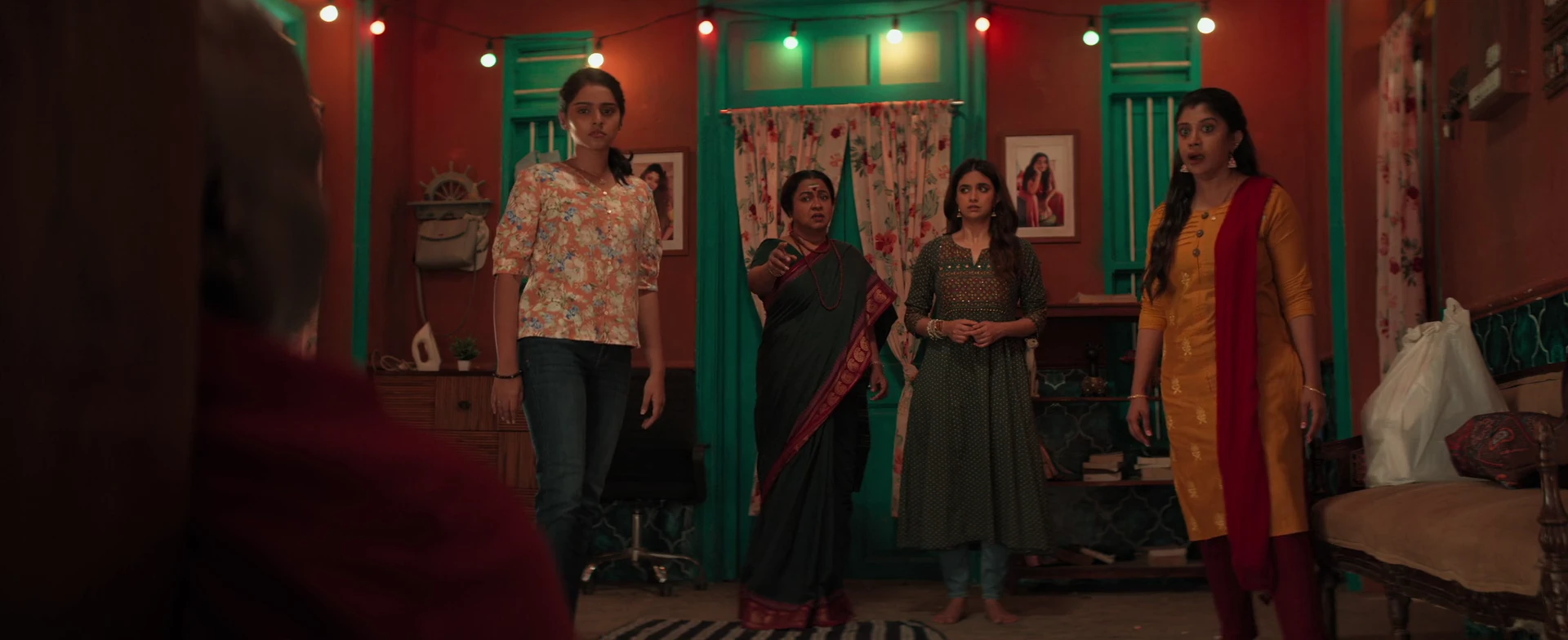 Revolver Rita 2025 Hindi Dual Audio UNCUT WEB-DL 720p – 480p – 1080p – 2160p screenshot 2