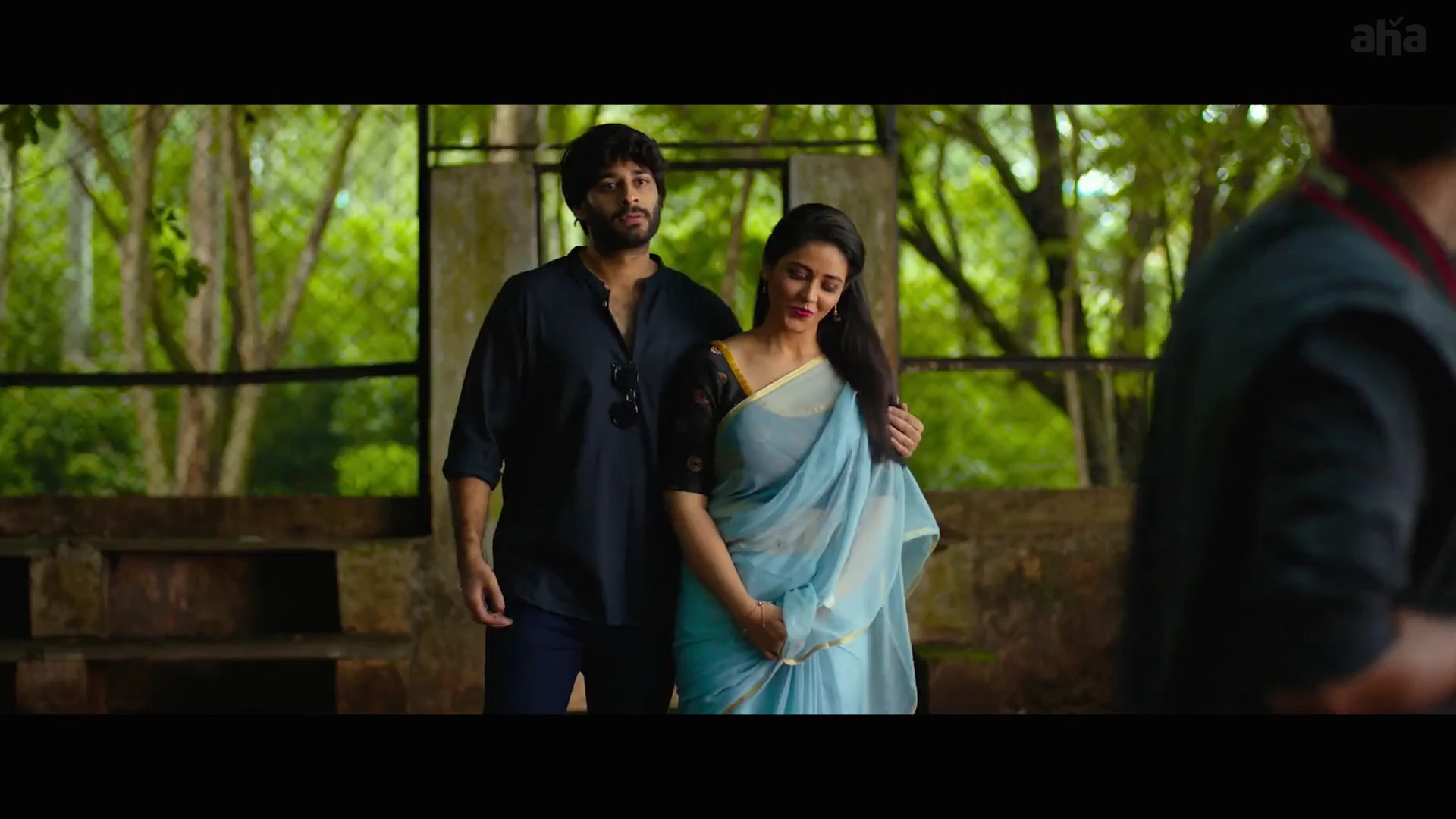 SR Kalyanamandapam 2021 Hindi Dual Audio WEB-DL 720p – 480p – 1080p screenshot 9