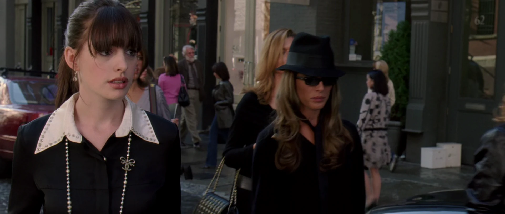 The Devil Wears Prada 2006 Hindi Dual Audio WEB-DL 720p – 480p – 1080p screenshot 5