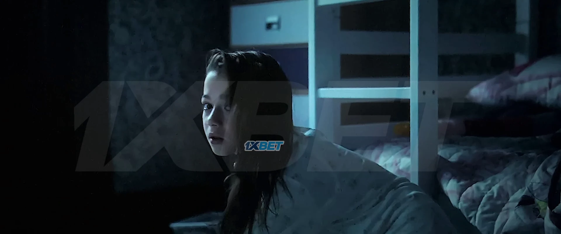 Bajo tus pies 2025 Tamil Audio CAMRip 720p – 480p – 1080p screenshot 5